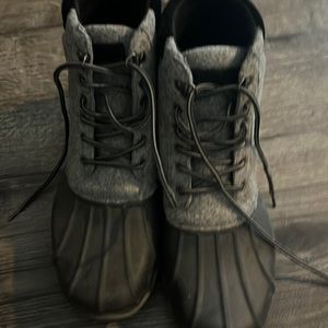 Men’s Sperry boots. Size 9.5. Excellent condition.